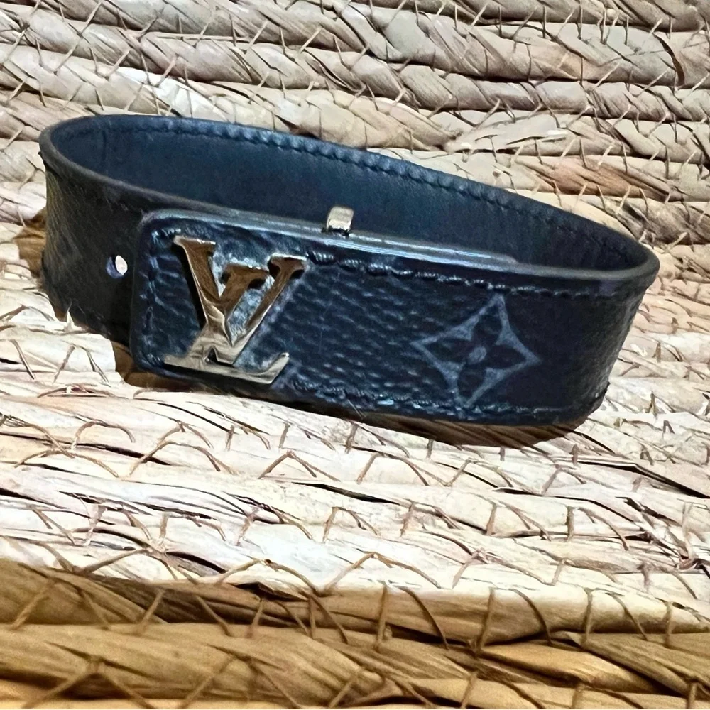 Louis Vuitton Black Leather Bracelet M6456 sz 21